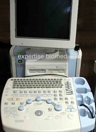 vue du tableau de l' echographe Hitachi eub
